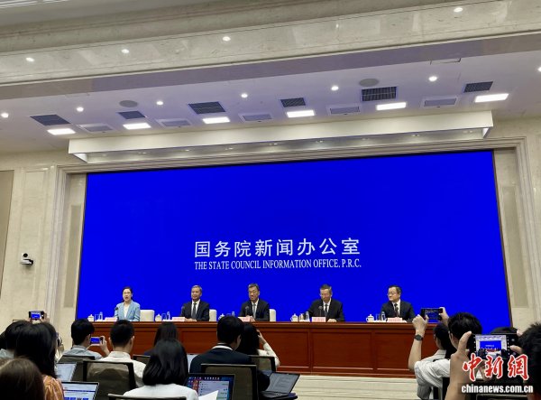 安信 教育部：中国高等教育让更多年轻人有机会上大学