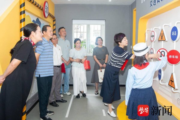 聚宝盆配资 宝宝巴士秒变移动课堂！苏州市敬文教育集团的这堂交通安全课“太圈粉”